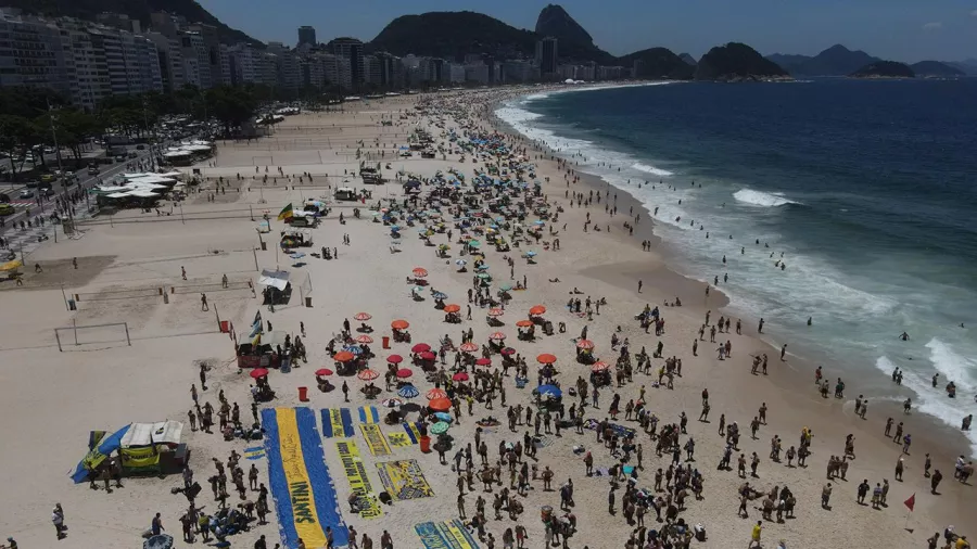 La afición de Boca Juniors se reunió en la playa de Copacabana en Río de Janeiro.