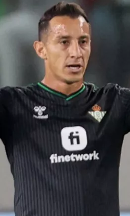 Andrés Guardado, entre el derbi de Sevilla y la Europa League