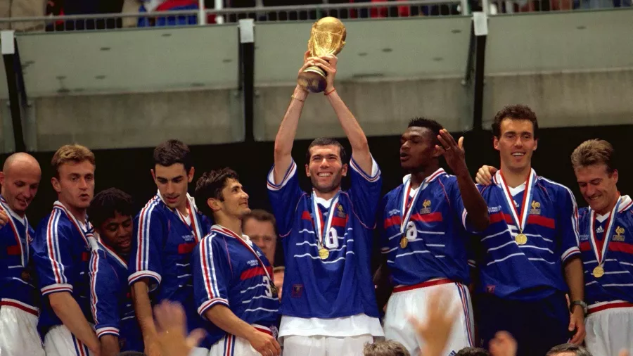 Los grandes jugadores traspasan la camiseta, el país, era hermoso verlo, a él (Zidane) y a toda esa generación que tenía la Selección de Francia, pero él era diferente.