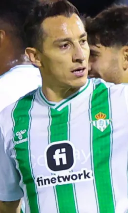 Incansable: Andrés Guardado, titular y capitán en la Europa League