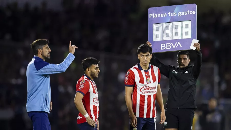 El jugador entró a los 58 minutos y al 77' le dieron la oportunidad de tirar el penal que significaba el 1-1 y que le daba el cuarto lugar a Chivas en el cierre del torneo regular, pero el portero Julio González atajó.