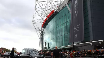 Manchester le dio el último adiós al ídolo Sir Bobby Charlton