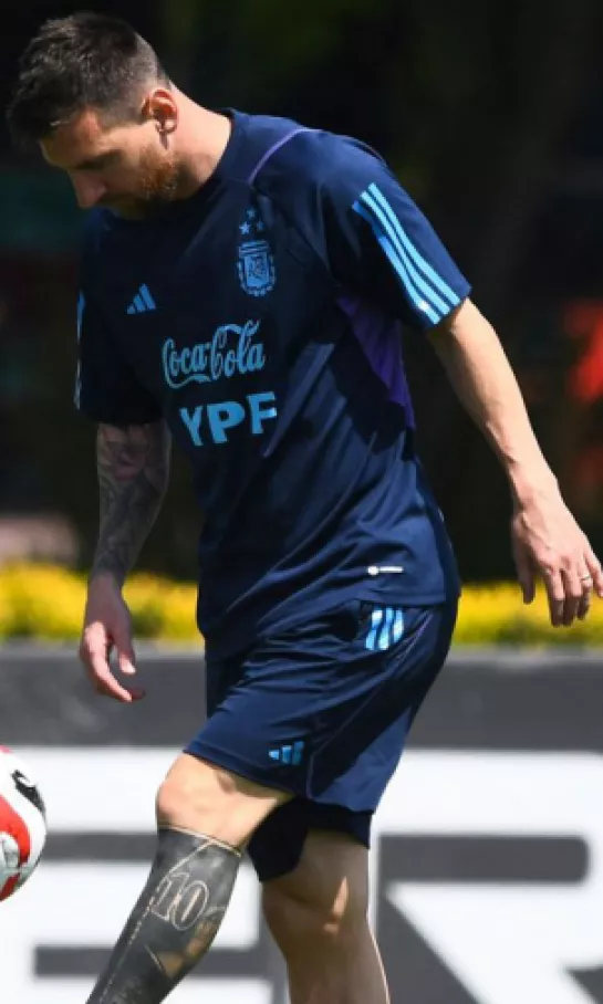 Lionel Messi va recibiendo de a poco a la Selección Argentina