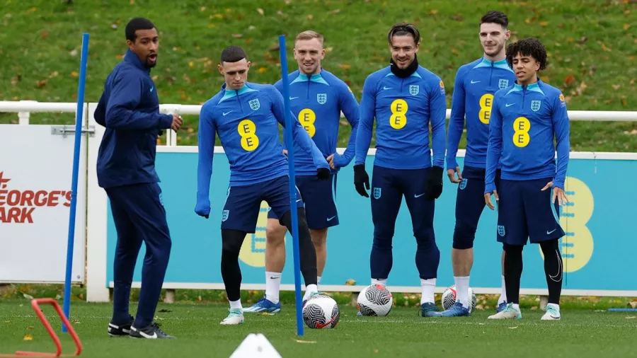 Las caras nuevas de la Selección Inglesa se estrenaron en el entrenamiento