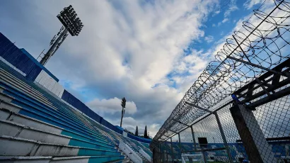 Todo bien con el Estadio Nacional de Honduras, pero ¿y estos alambres?