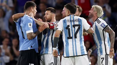 Pese a su actitud, empujones y jalones contra jugadores uruguayos, Messdi nunca fue amonestado.