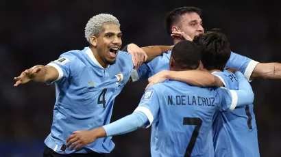 Uruguay dio la campanada en 'La Bombonera' venció 2-0 a Argentina.