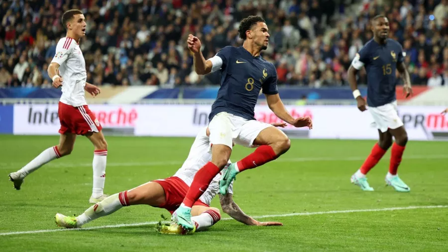 Warren Zaïre-Emery debutó con Francia y anotó el 3-0 a los 16 minutos