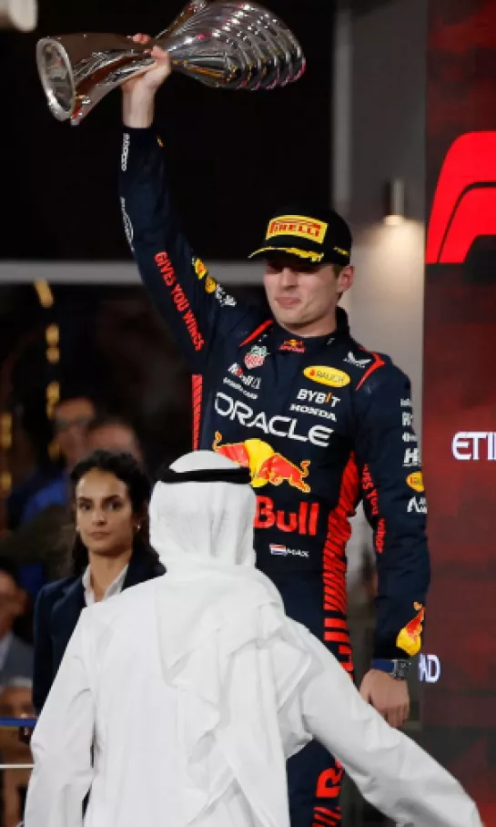 Max Verstappen coronó su reinado con triunfo en Abu Dhabi