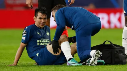 Suspensión y lesión para el 'Chucky' Lozano en la Champions League
