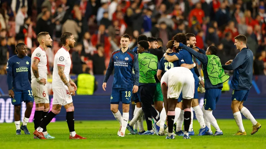 PSV, que iba perdiendo por dos goles iniciando el segundo tiempo, obtuvo una gran victoria como visitante.