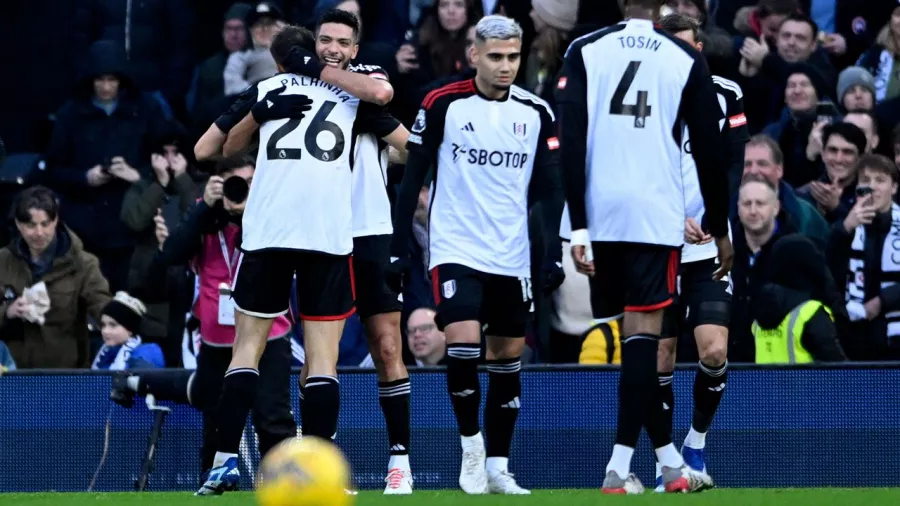 Raúl Jiménez anotó un gol en la victoria de Fulham sobre West Ham