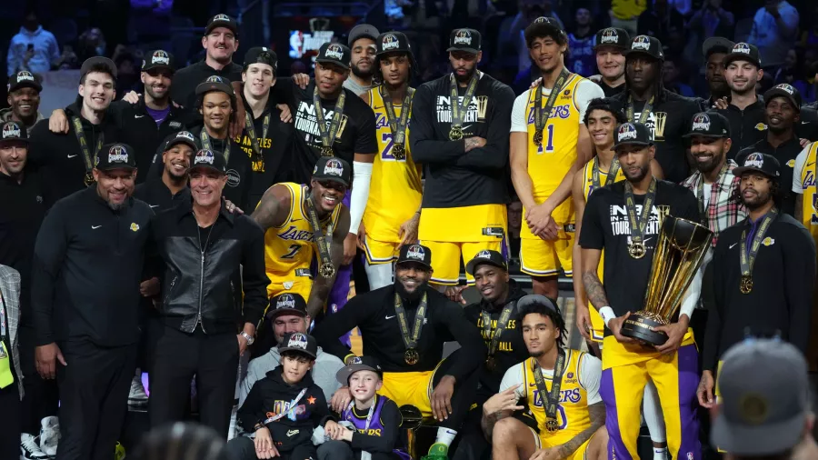Así festejaron los Lakers, primer campeón del In Season Tournament