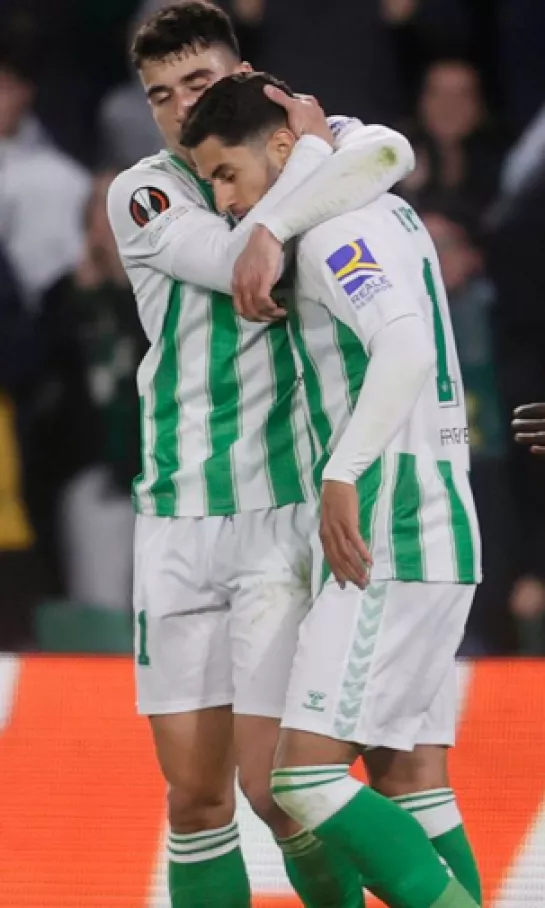 Con Andrés Guardado de capitán, Betis hace un fiasco en la Europa League