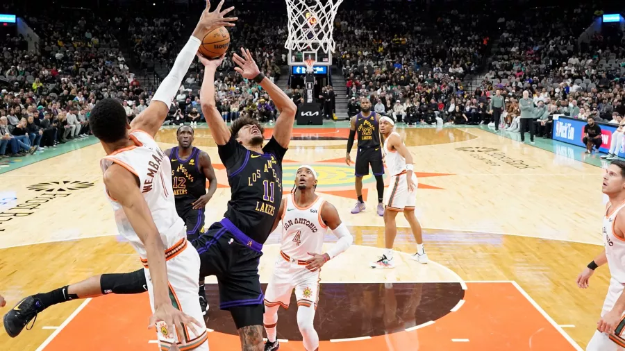 Los Spurs resurgieron sobre LeBron James y los Lakers