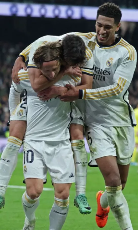 Real Madrid goleó a Villarreal y espera el error de Girona para mandar en La Liga