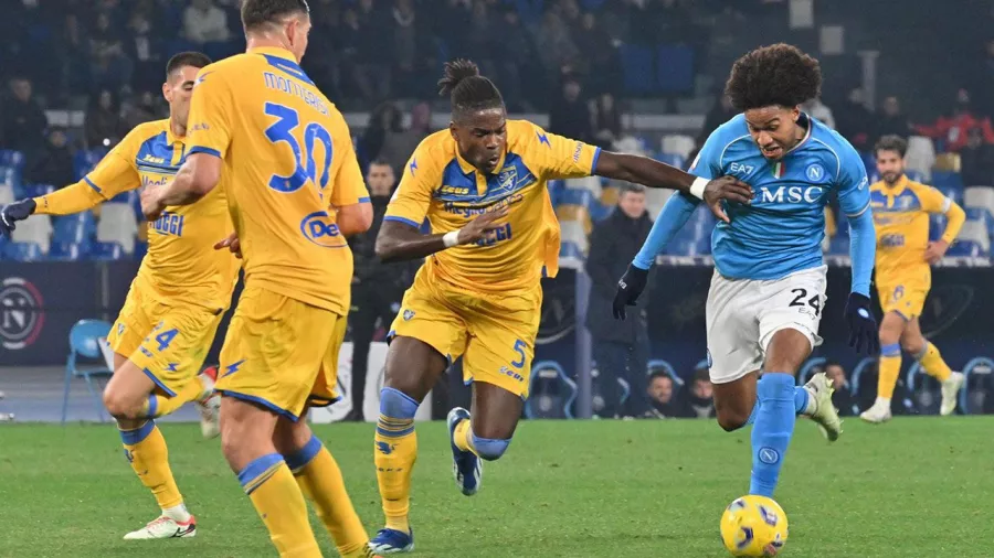 El Napoli se marcha goleado de la Copa Italia en octavos de final