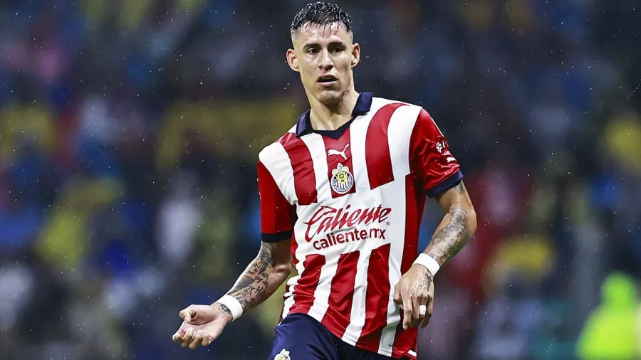 Cristian Calderón | Pasó directamente al América en 2024 tras besar el escudo de Chivas de 2020 a 2023.