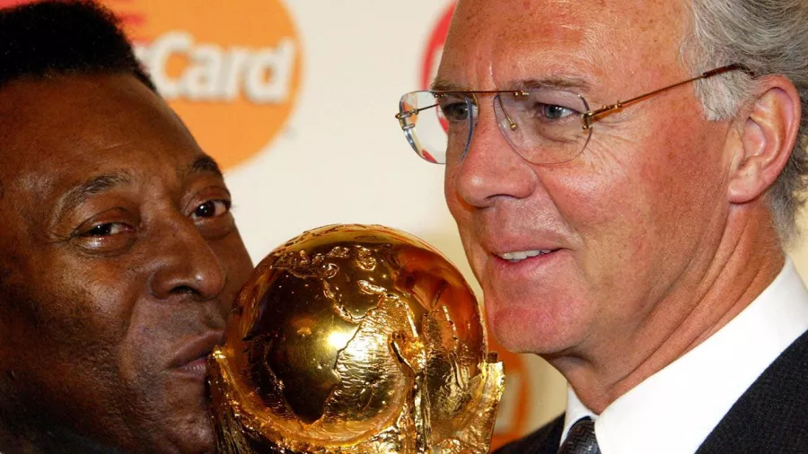 5.Después de su salida del futbol alemán, tuvo un paso por el futbol de los Estados Unidos con el Cosmos de NY donde compartió vestidor con Pelé.