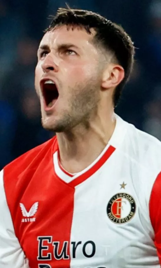 Santiago Giménez marcó con Feyenoord en el primer partido de 2024