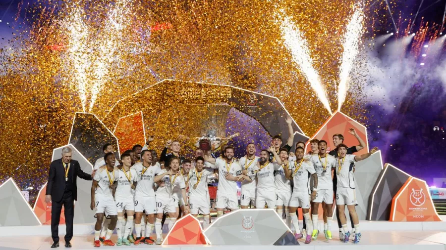 El festejo del Real Madrid pintó de blanco la noche árabe
