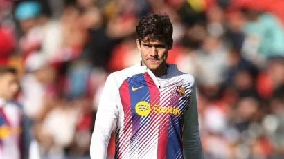 Marcos Alonso: 1 de diciembre, problemas en los lumbares; se sometió a una operación el 3 de enero. Le restan 3 semanas de recuperación. 