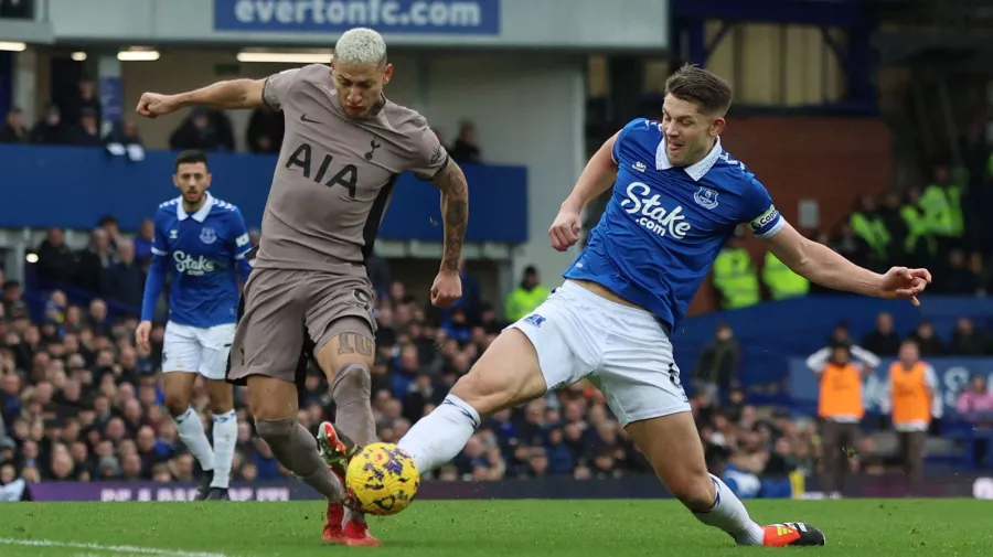 Everton 'sobrevivió' en casa ante Tottenham