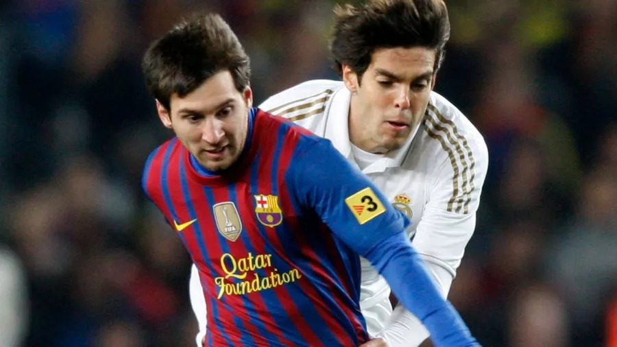 Lionel Messi y Kaká fueron rivales en la cancha y fuera de ella en las votaciones por el Balón de Oro de 2007.