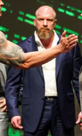 Triple H le mandó una advertencia a The Rock: Yo soy el que manda
