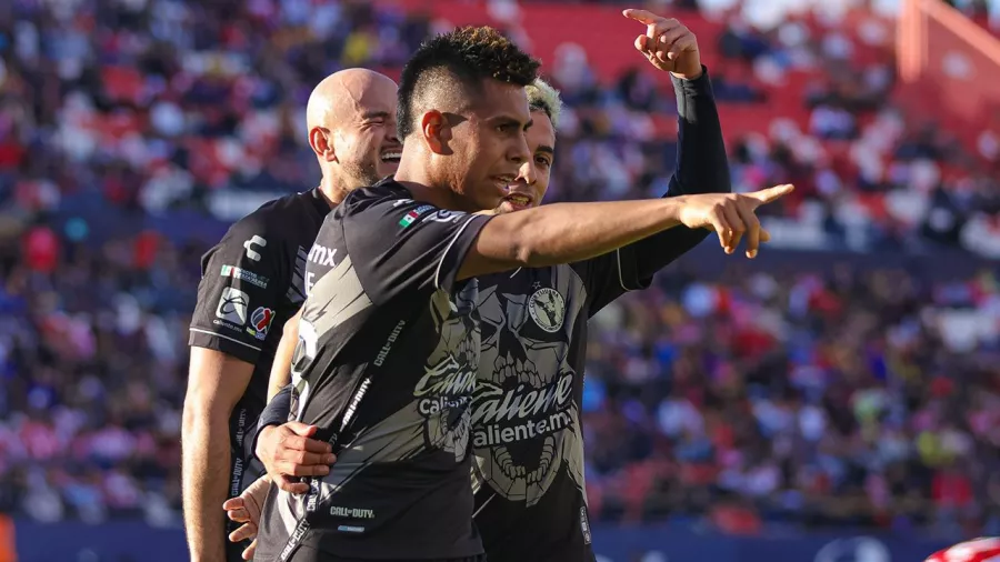 Asistencia y gol para Efraín Álvarez.