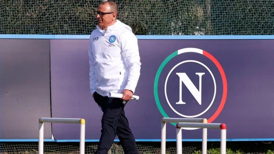 Francesco Calzona tomó las riendas de Napoli previo a la Champions League
