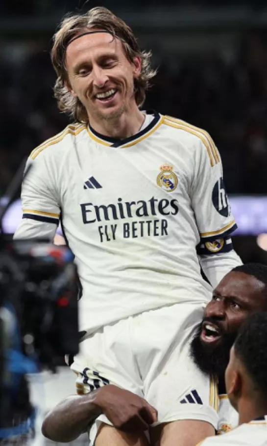 Luka Modrid rescató a Real Madrid que dio un paso más al título