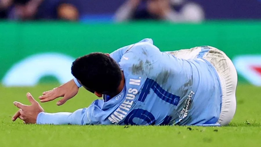 Matheus Nunes se disloca el dedo en pleno partido de Champions League