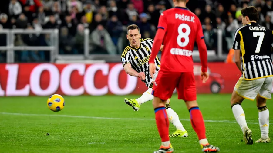 Juventus le dio vuelta al marcador cuatro minutos después por medio de Arkadiusz Milik