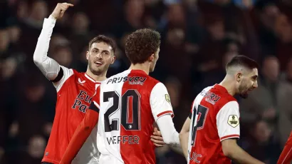 Feyenoord ganó en la Eredivisie y Santiago Giménez anotó