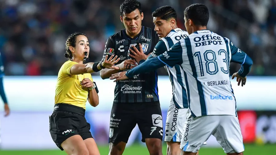 El Pachuca-Querétaro fue el primer partido tras 20 años en tener a una mujer como árbitro central.