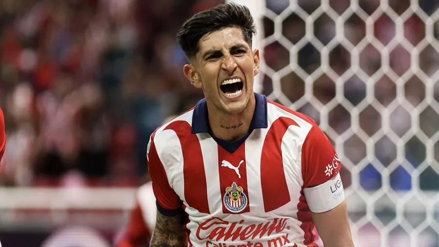 Víctor Guzmán, mediocampista de Chivas | El mejor goleador mexicano en Liga MX con 6 tantos