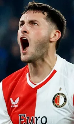 Noche de pesadilla para Santiago Giménez con el Feyenoord