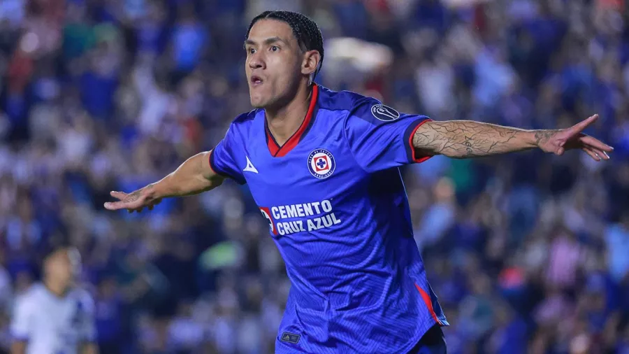 Uriel Antuna marcó dos golazos en el triunfo 2-1 de Cruz Azul sobre Rayados.