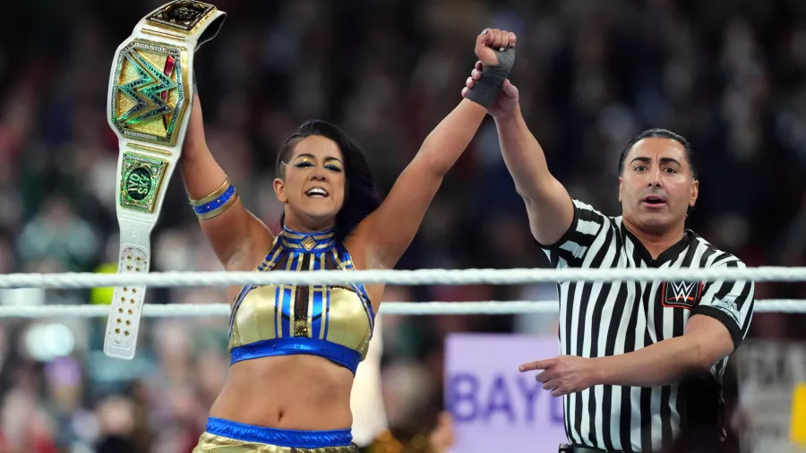 Bayley obtuvo el campeonato femenino indiscutido de WWE