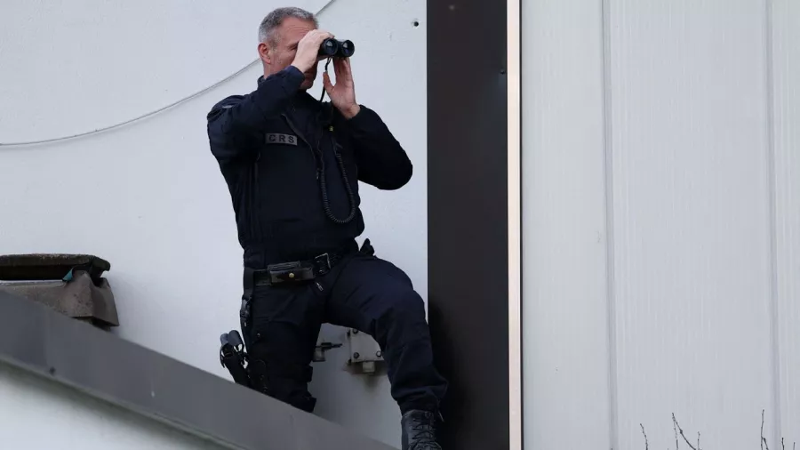 La policía francesa no pierde detalle y vigila en todo momento