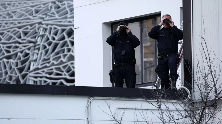 La policia francesa no pierde detalle y vigila en todo momento