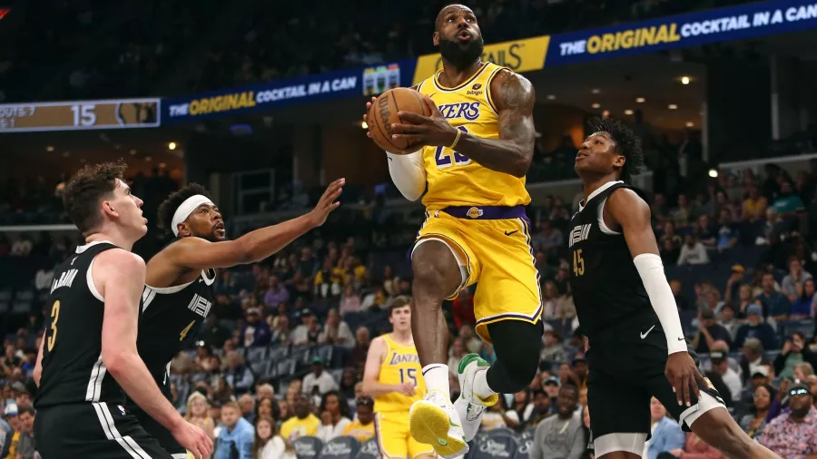 LeBron James fue el motor de los Lakers con 37 puntos, 10 rebotes y 5 asistencias
