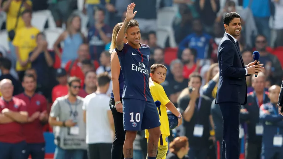 Paris Saint-Germain pagó la cláusula de rescisión de Neymar, abonó 222 millones de euros y fichó al brasileño en 2017
