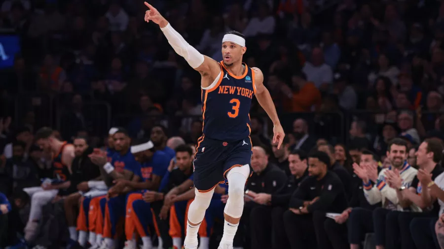 Con gran voltereta, los Knicks ampliaron la ventaja