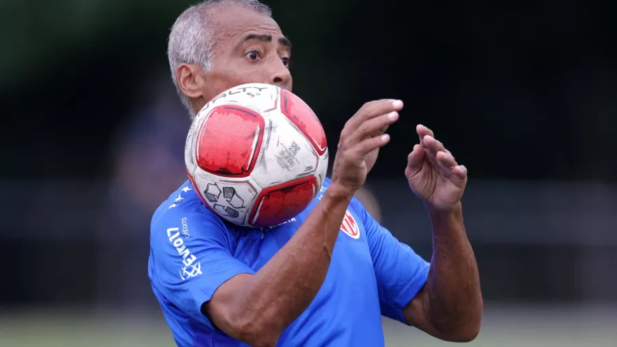 Romário no pierde ni el toque ni la clase a los 58 años