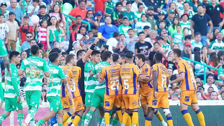 San Luis golea a Santos y sale del sótano de la Liga MX