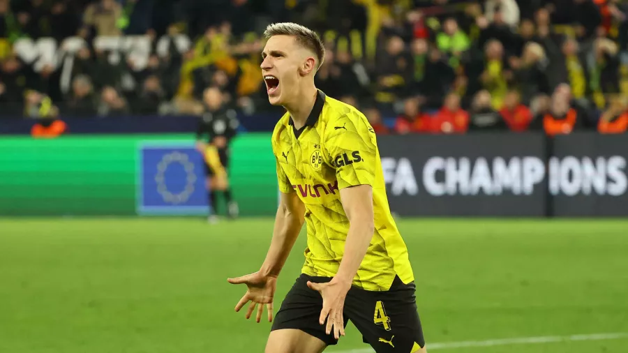 Defensa: Nico Schlotterbeck, Borussia Dortmund