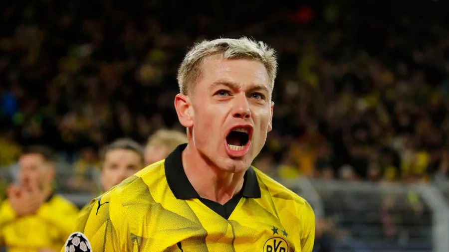 Defensa: Julian Ryerson, Borussia Dortmund