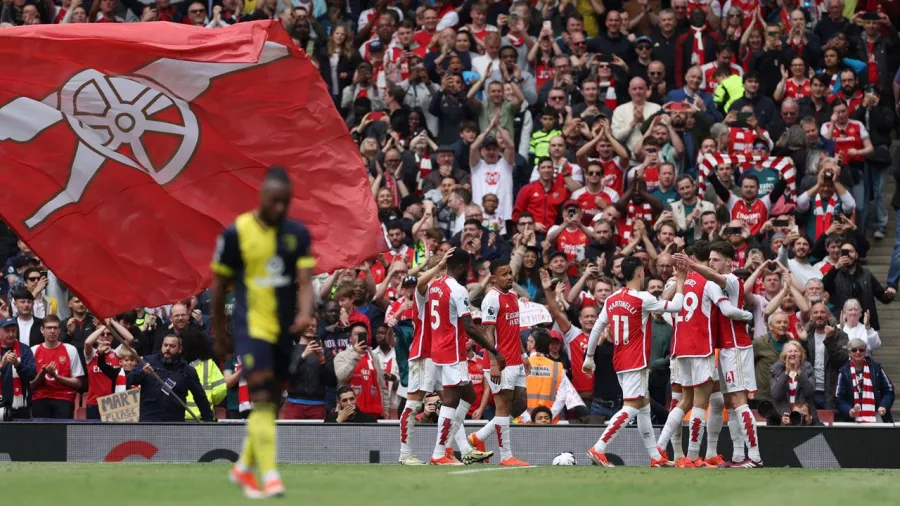 Arsenal es líder de la Premier League con 83 puntos